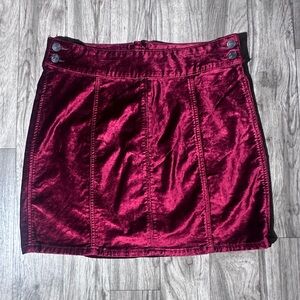Free people women’s. Velvet skirt (velvet)

In wine or burgundy color.